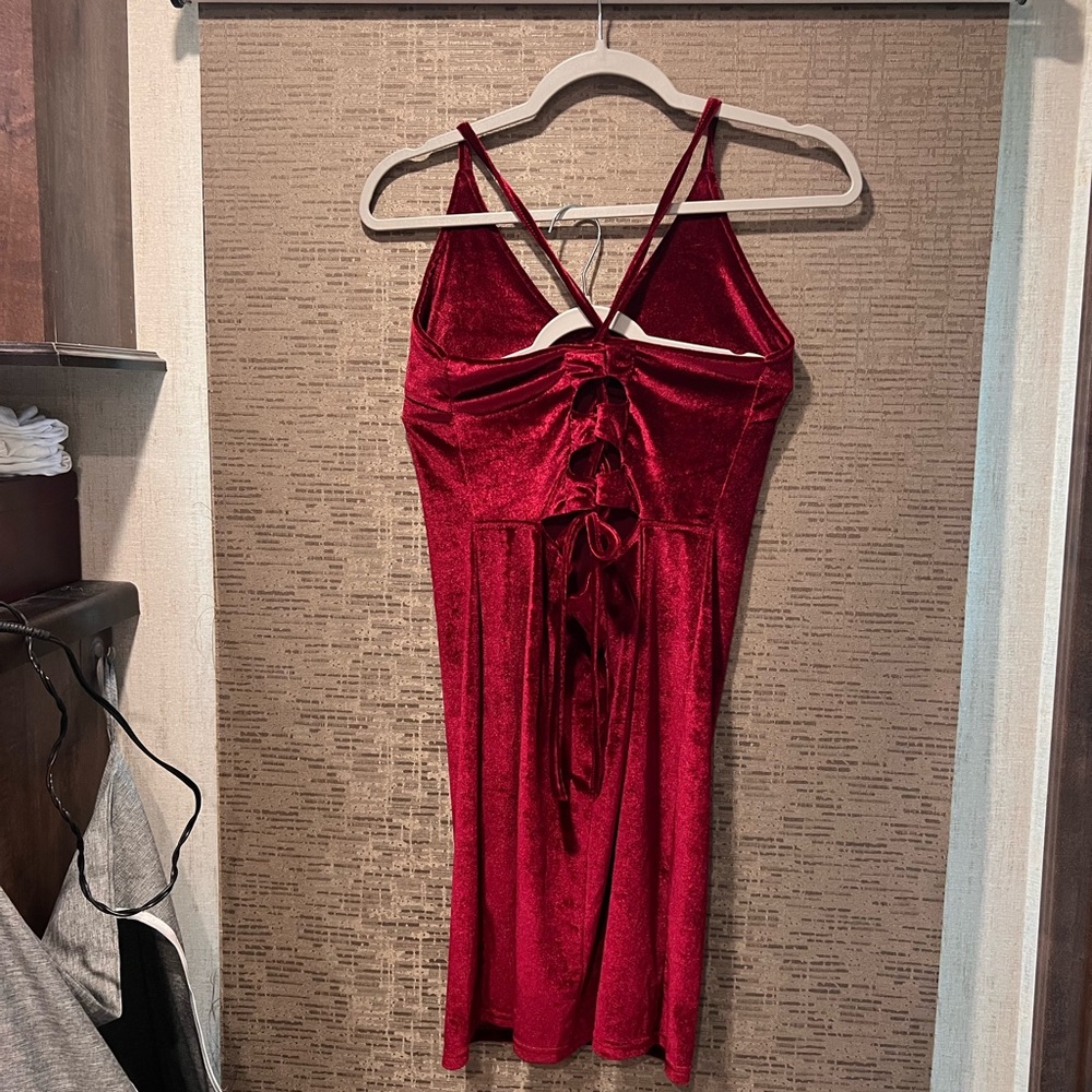 Adjustable velvet strappy mini dress in burgundy - Picture 2 of 3